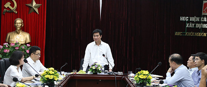 Thứ trưởng Bộ Xây dựng Nguyễn Tường Văn làm việc với Học viện Cán bộ quản lý xây dựng và đô thị