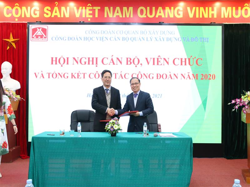 Lãnh đạo Học viện Cán bộ quản lý xây dựng và đô thị ký giao ước thi đua