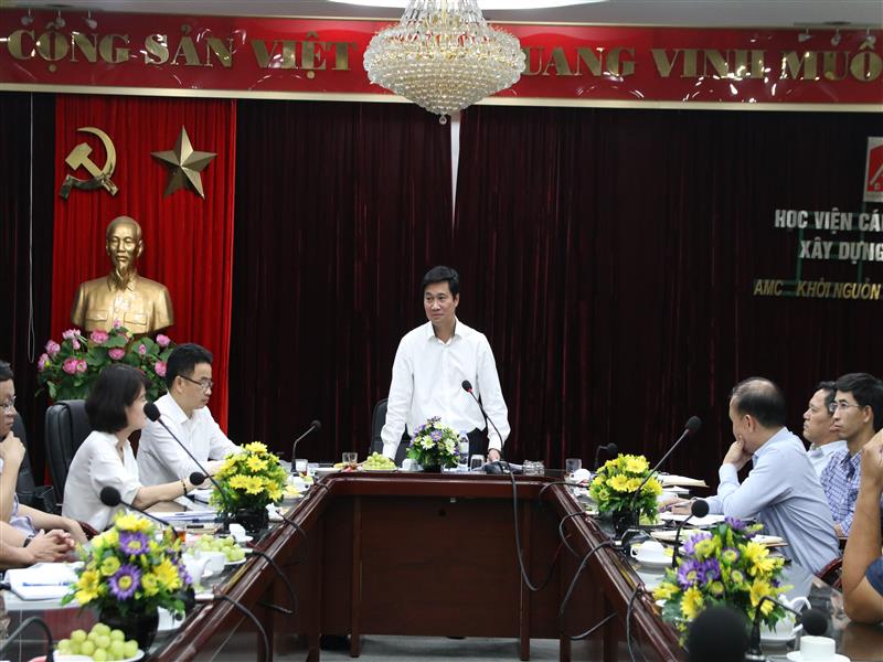 Thứ trưởng Bộ Xây dựng Nguyễn Tường Văn làm việc với Học viện Cán bộ quản lý xây dựng và đô thị