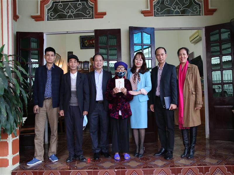 AMC thăm Mẹ Việt Nam Anh hùng nhân dịp Tết nguyên đán 2021